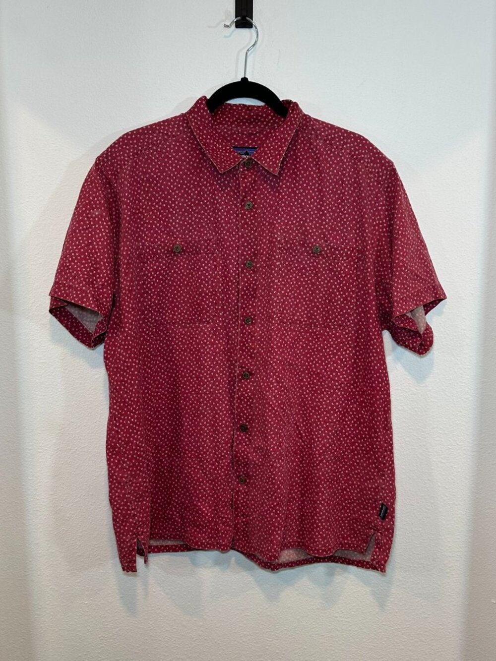 Patagonia Worn Wear Men's Red Dotted Short Sleeve Button Up Shirt Size Large
